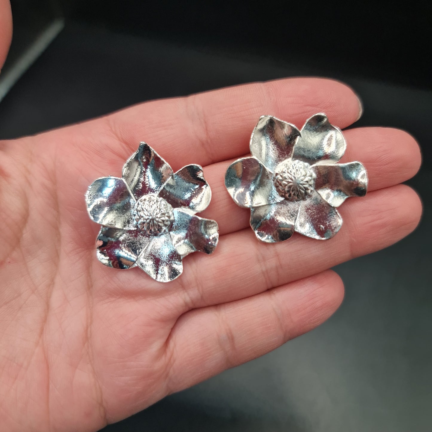 Aros Flor Pétalos Curvos