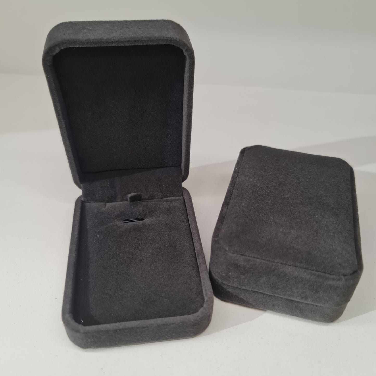 CAJA PENDIENTES TERCIOPELO NEGRA