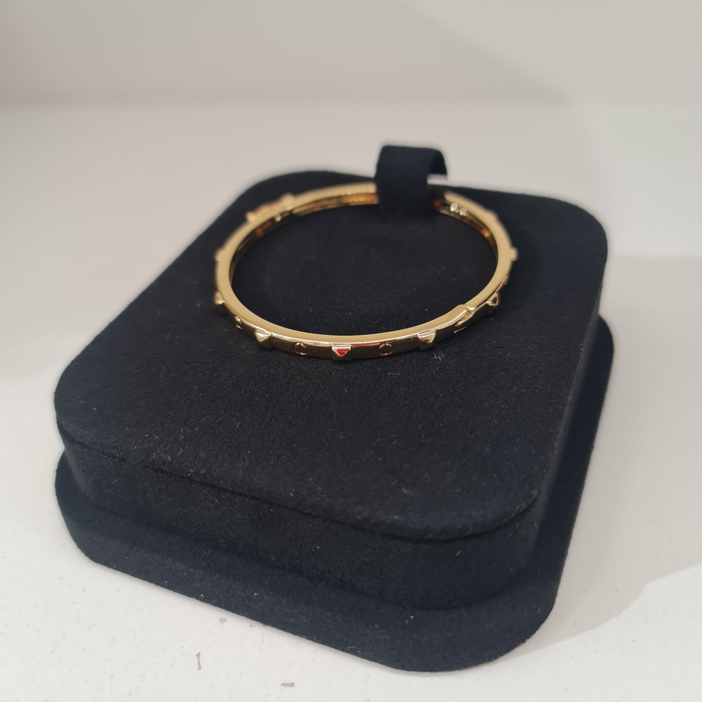 EXHIBIDOR DE ESCLAVAS NEGRO