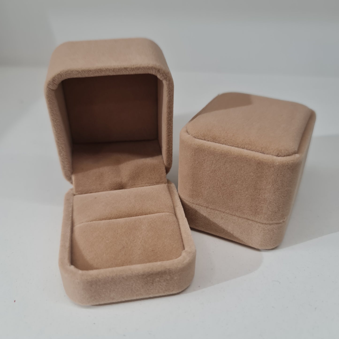 CAJA ANILLO TERCIOPELO BEIGE