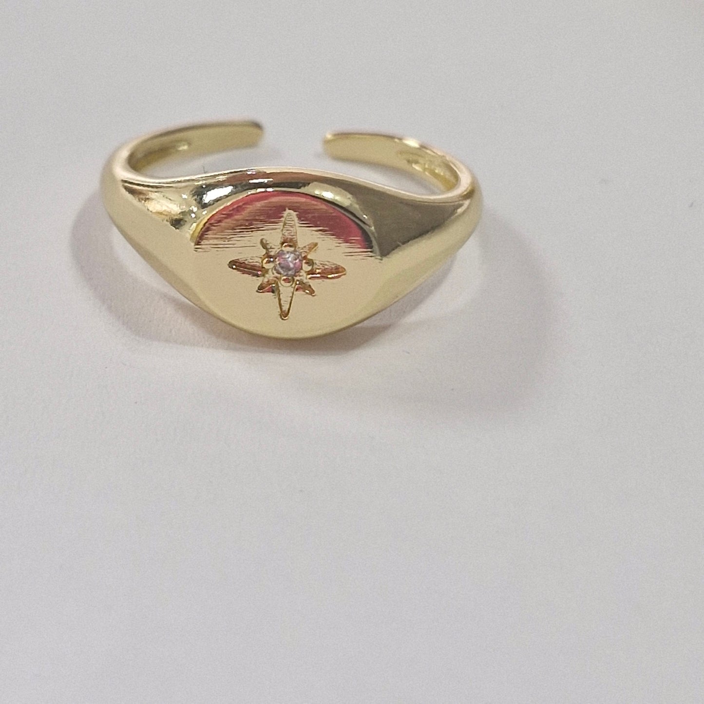 Anillo dorado circon