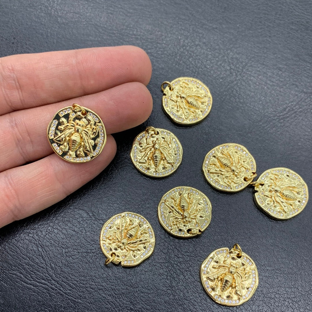 MC133 - BEE MEDAL WITH ZIRCONS