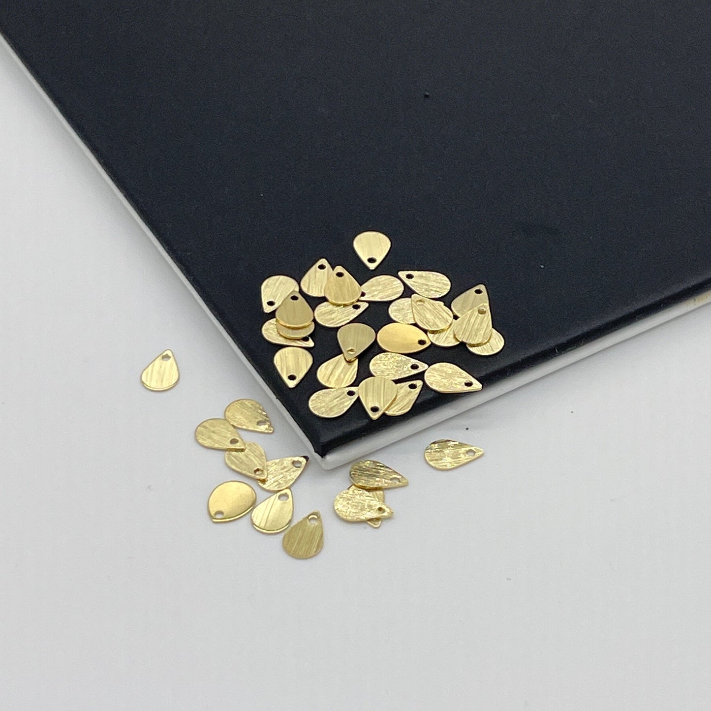 TERMINAL FORMA GOTA DORADAS