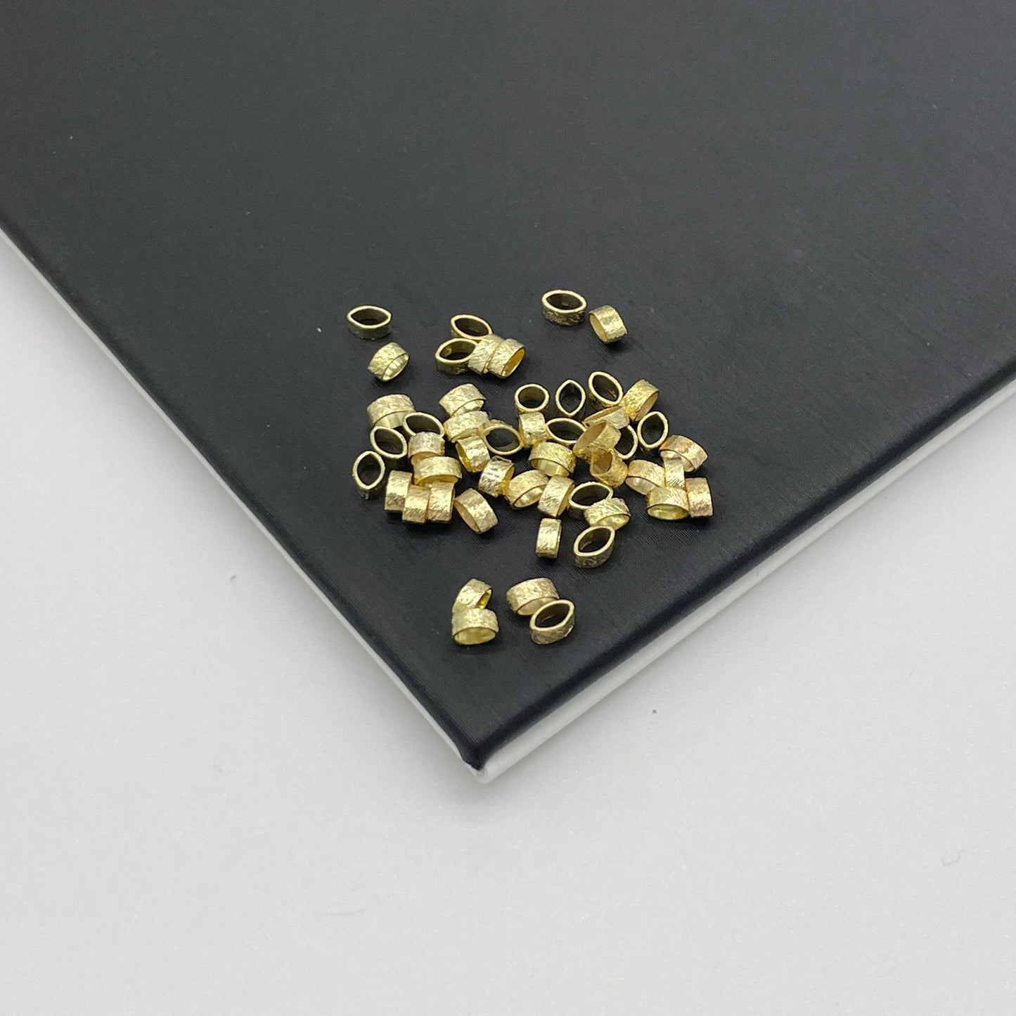 MOSTACILLA TUBO LIJADA 1.5 x 4 MM DORADAS