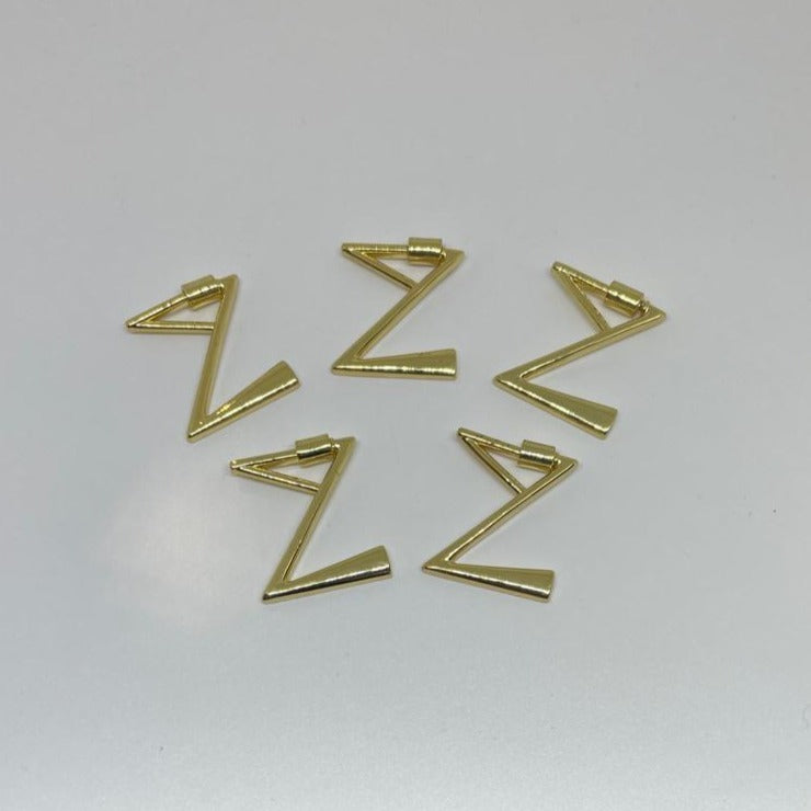 BR01 - BROCHES FORMA DE LETRA