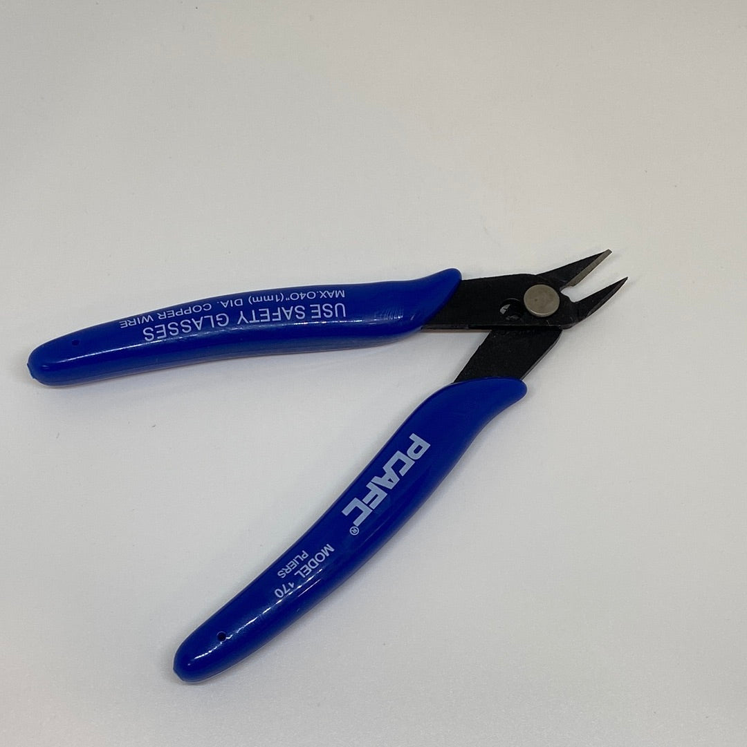 CUTTING PLIERS