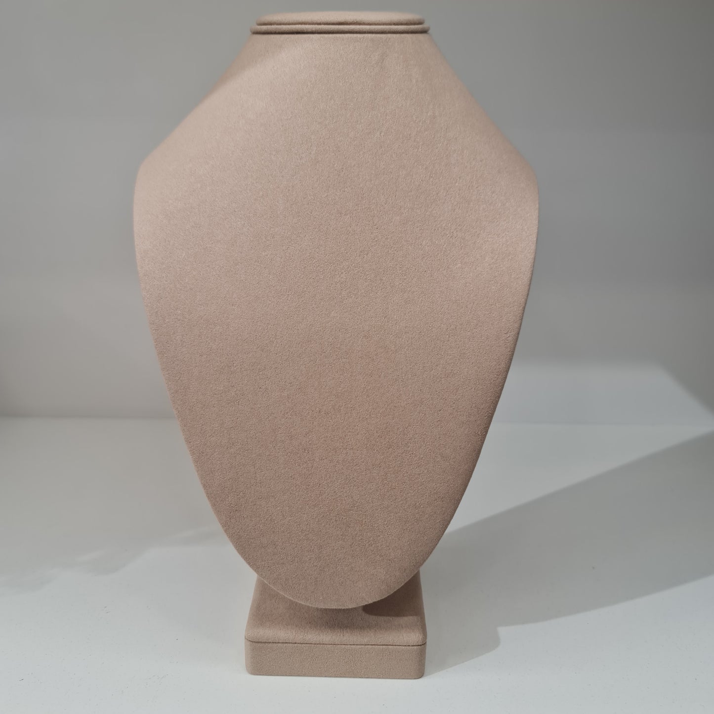EXHIBIDOR CUELLO BEIGE