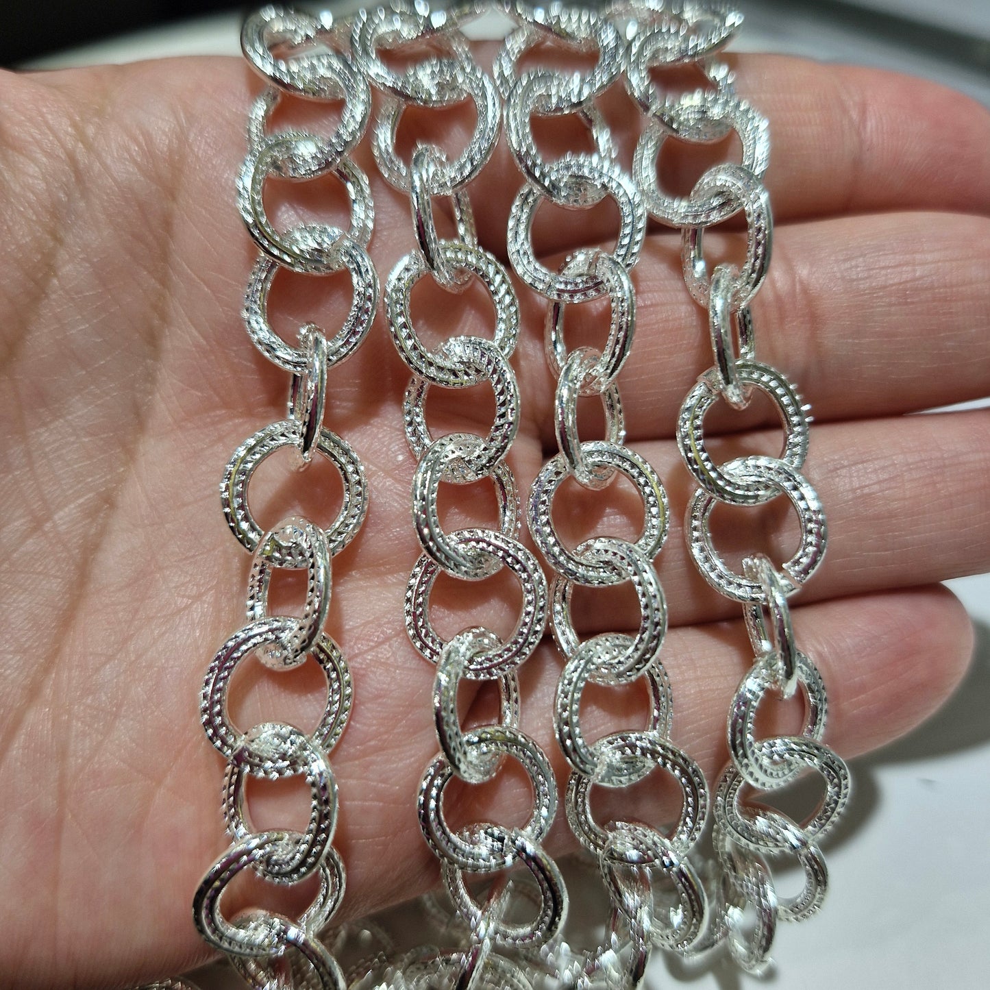 Cadena Plateada Satinada Eslabon circulo cerrado