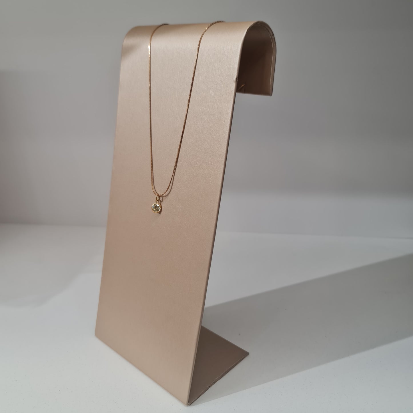 EXHIBIDOR CADENAS DORADO PEQUEÑO