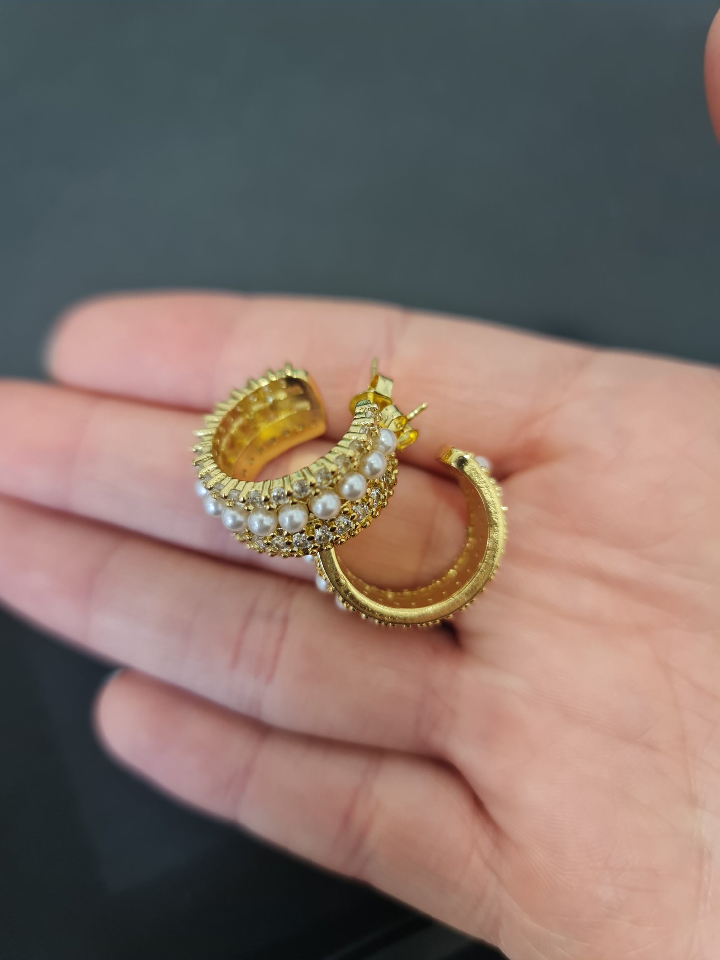 ARGOLLAS CON PERLAS Y CIRCON