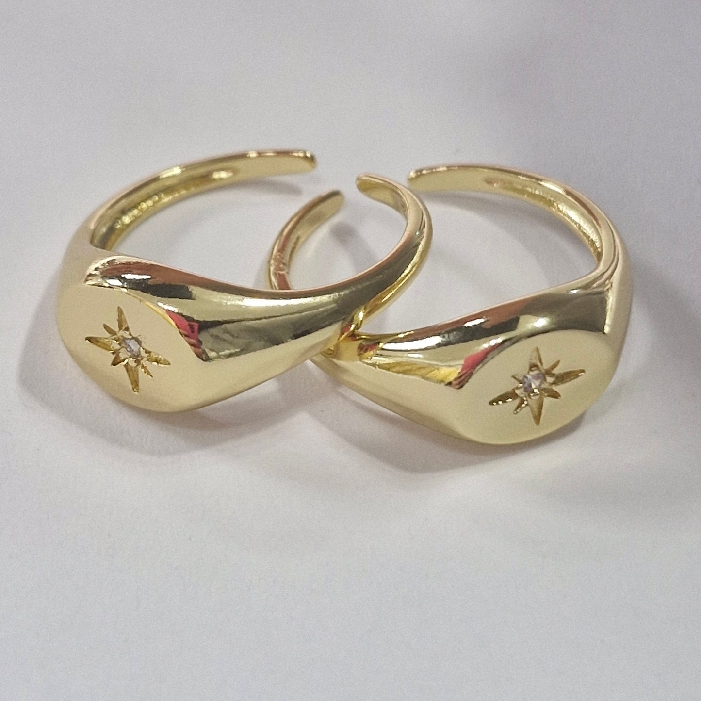 Anillo dorado circon