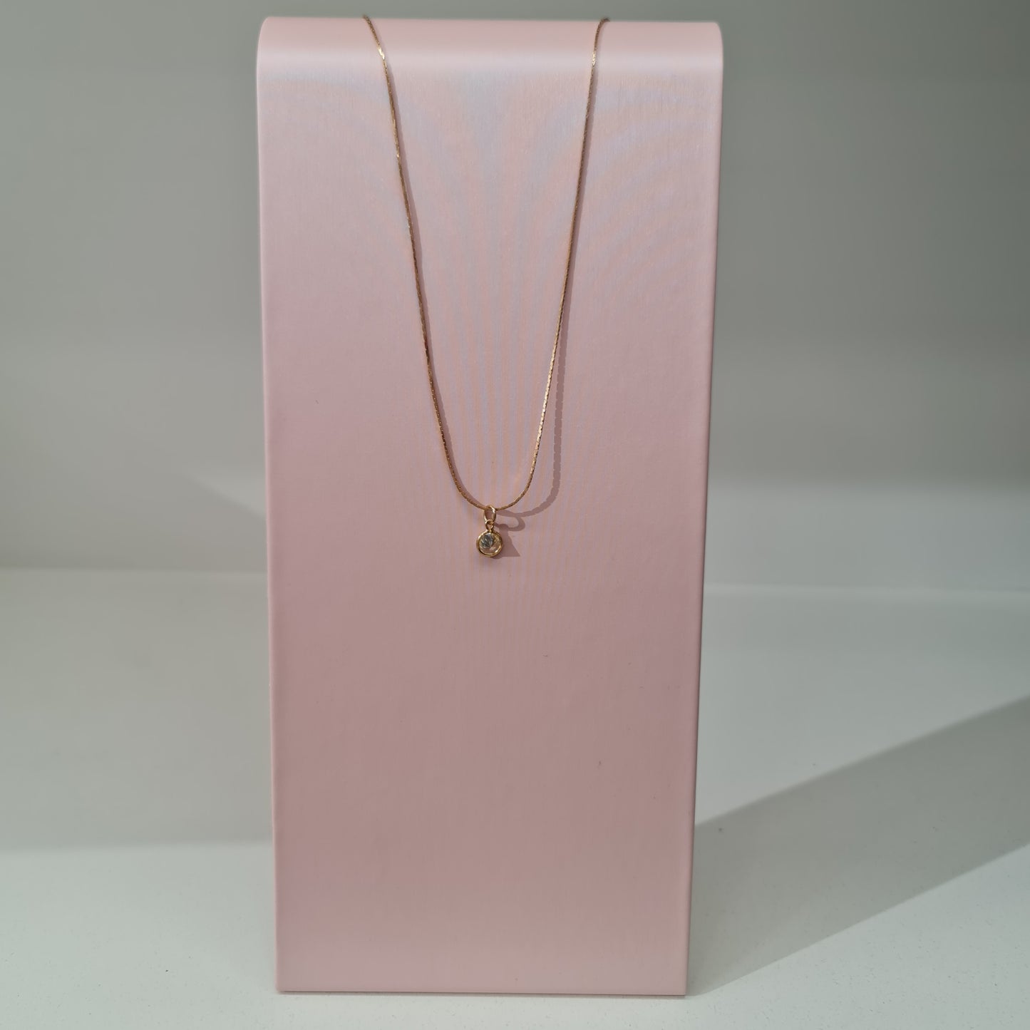 EXHIBIDOR CADENAS ROSADO PEQUEÑO