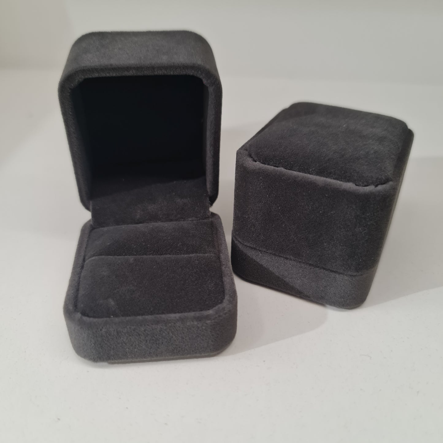 CAJA ANILLO TERCIOPELO NEGRA