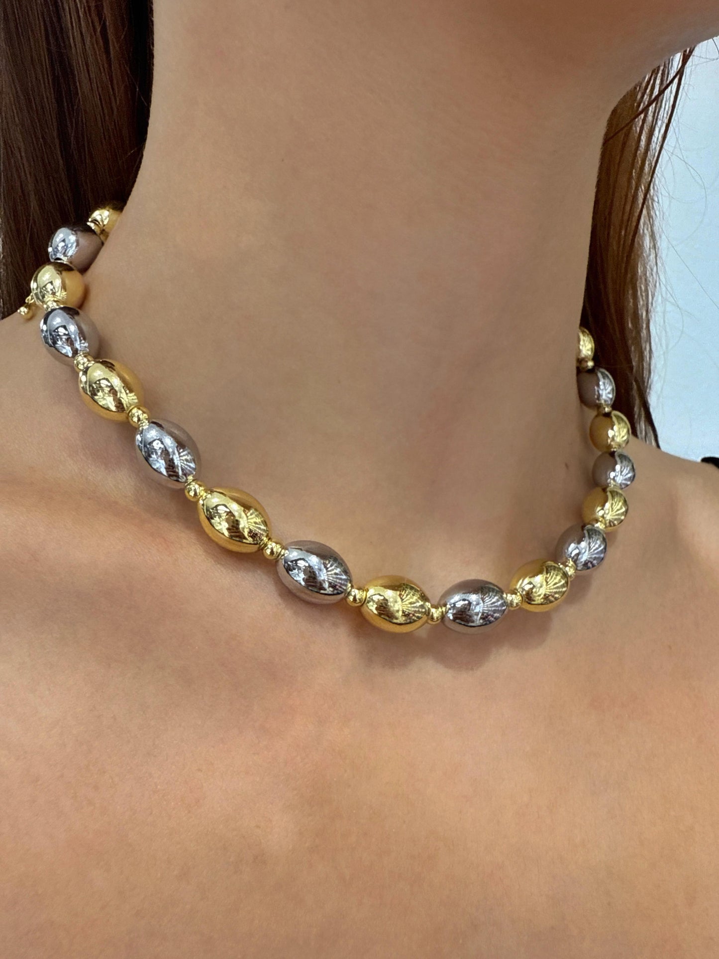 Collar ovalado dorado-plateado