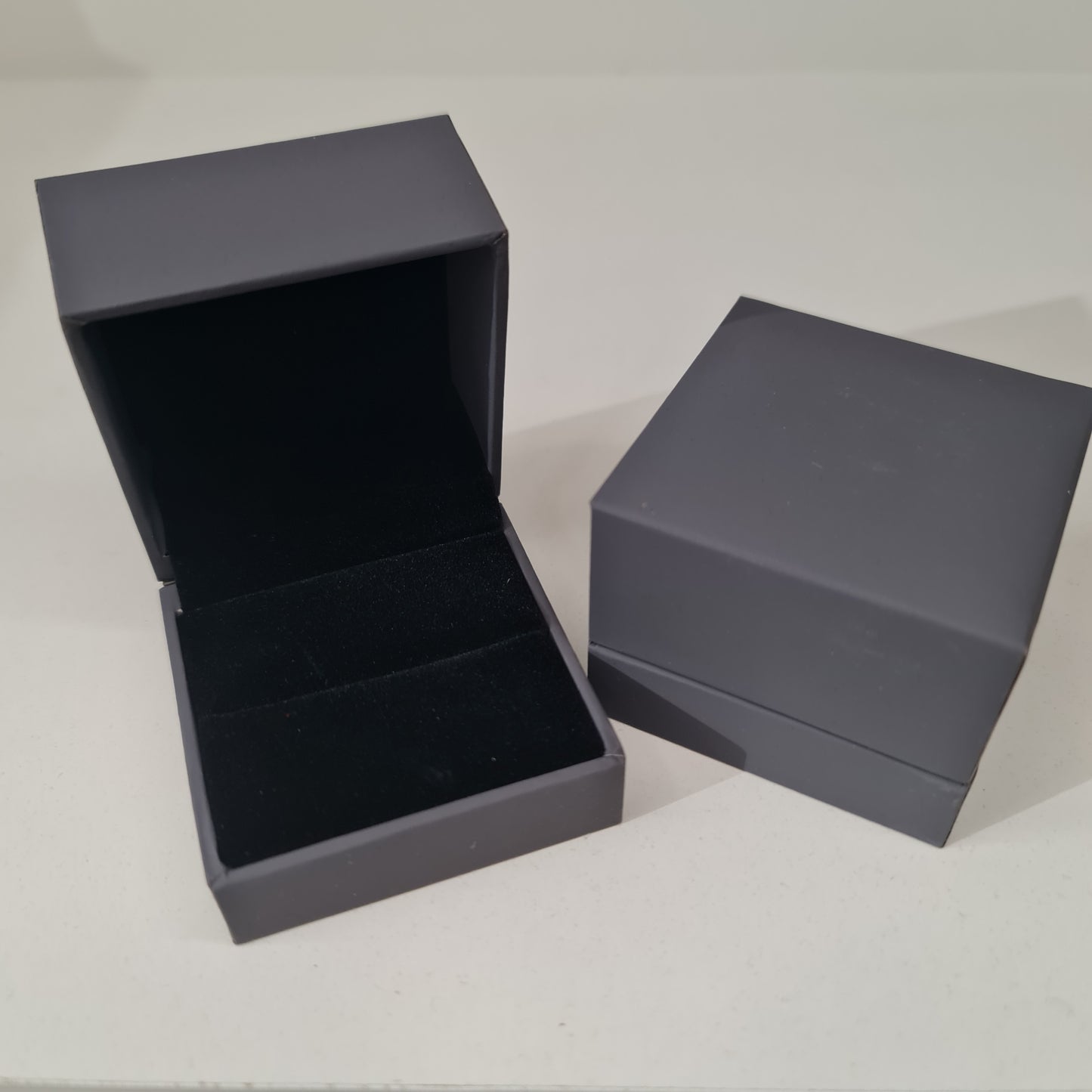 CAJA DE ANILLO GRIS