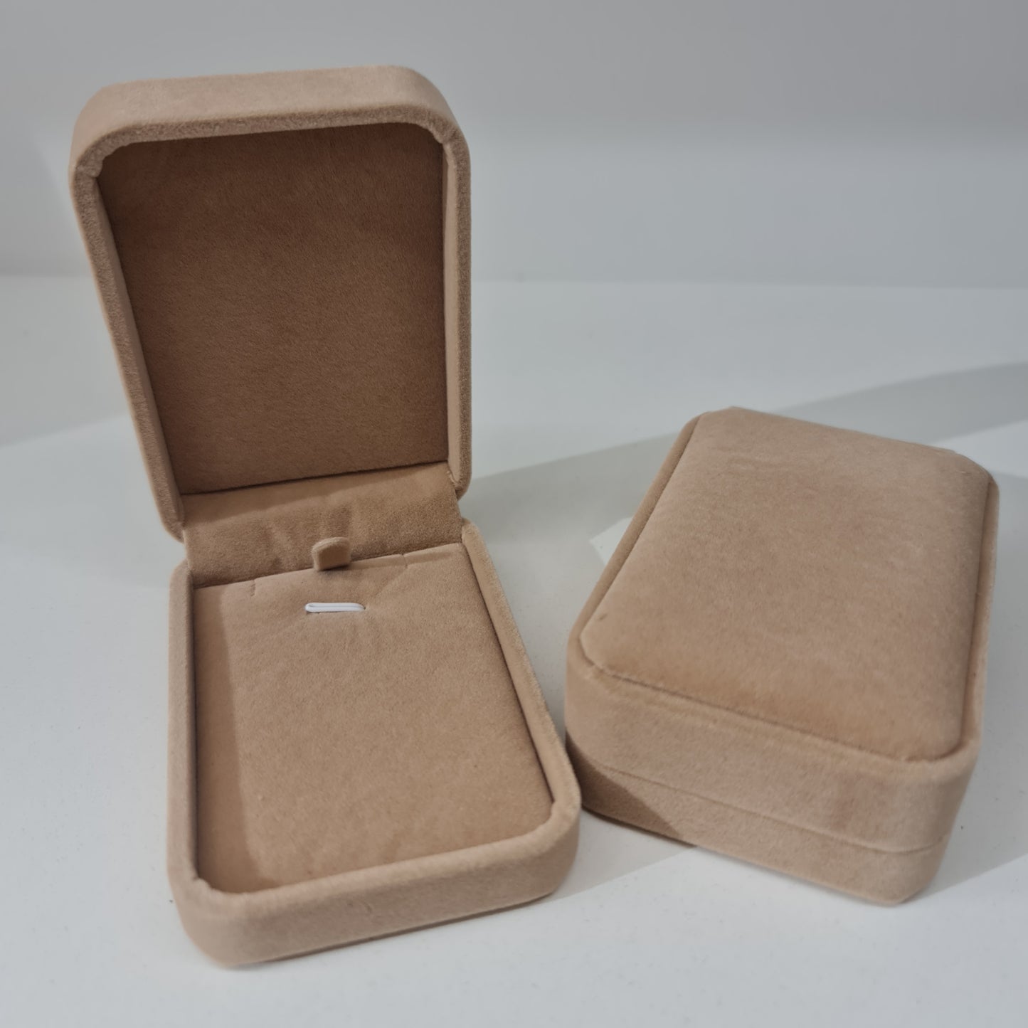 CAJA PENDIENTES TERCIOPELO BEIGE
