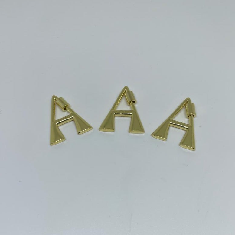 BR01 - BROCHES FORMA DE LETRA