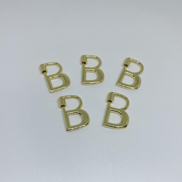 BR01 - BROCHES FORMA DE LETRA
