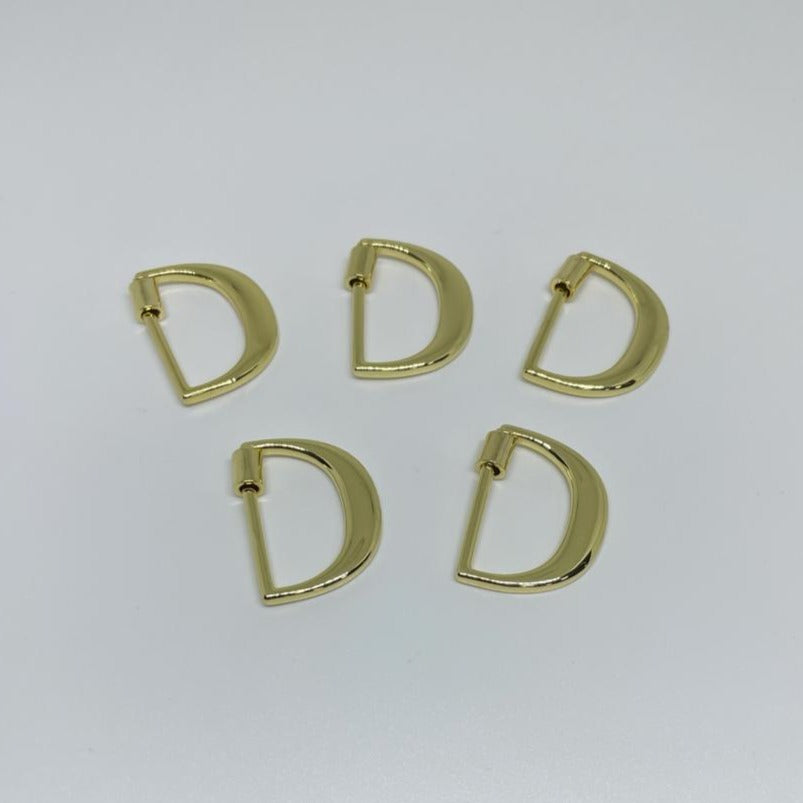 BR01 - BROCHES FORMA DE LETRA