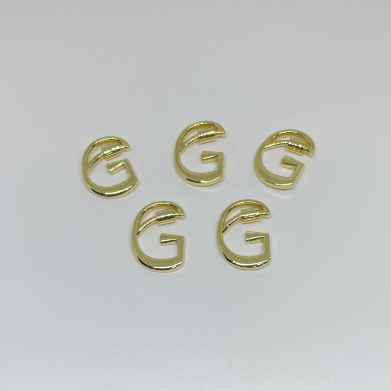 BR01 - BROCHES FORMA DE LETRA