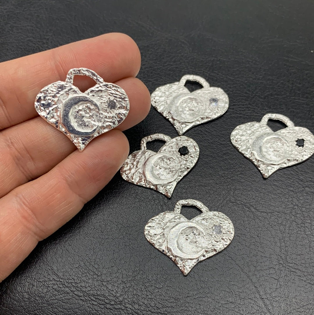 M76P - MAXI HEART MEDAL WITH ZIRCON