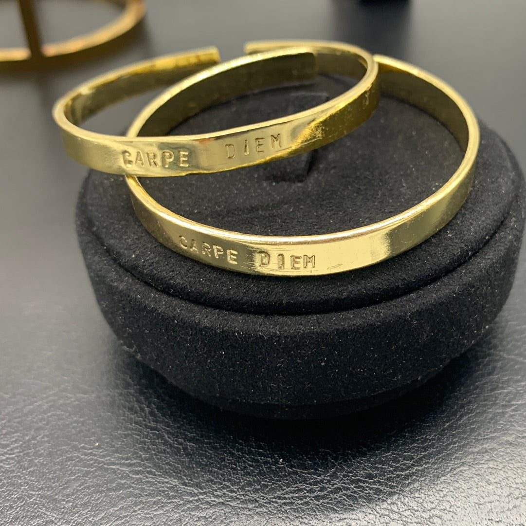 ESCD37 - CARPE DIEM SLAVE