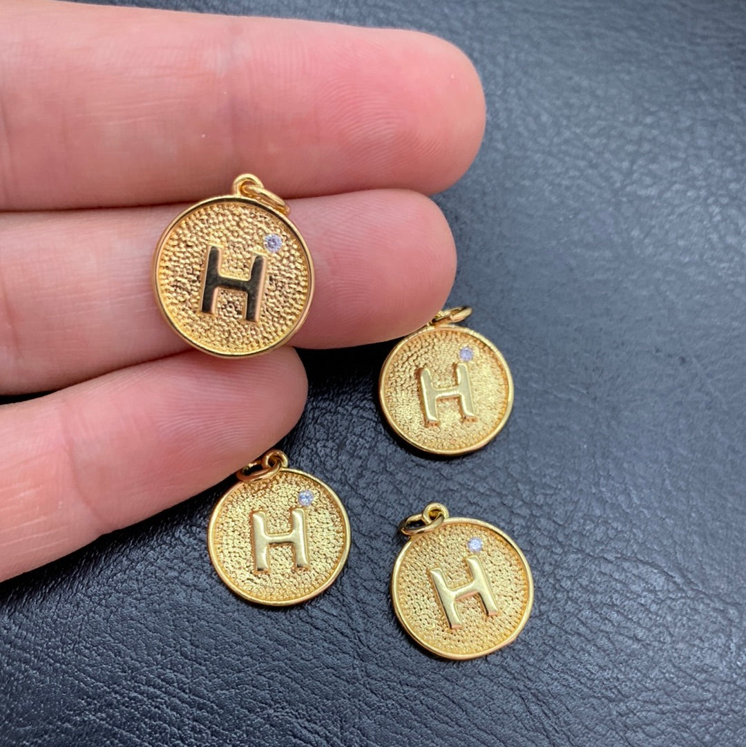 MLD11 - MEDALLA LETRA CON CIRCON