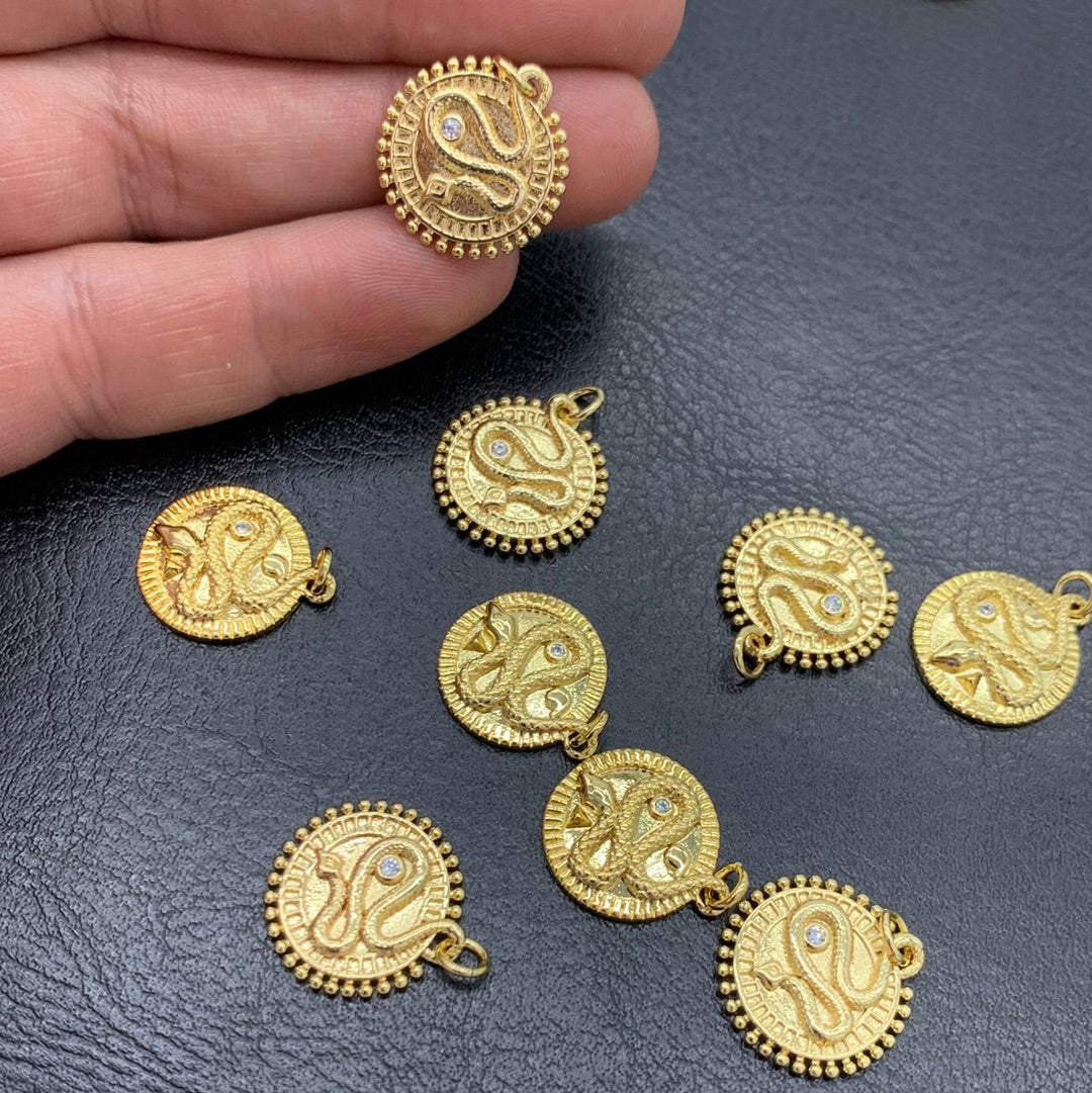 MC119 - SNAKE MEDAL WITH ZIRCONS