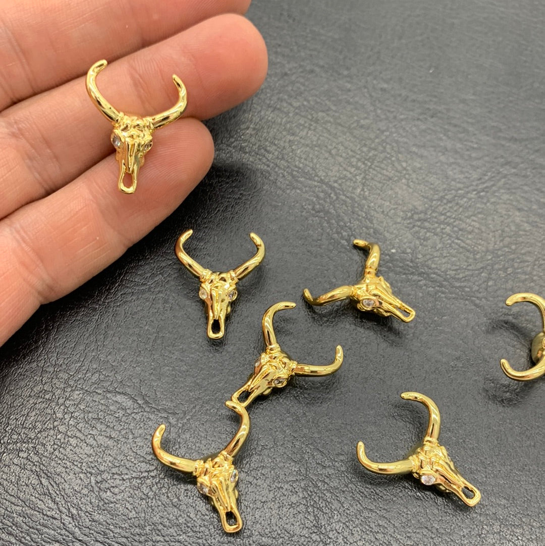 MC17 - BULL PENDANT WITH ZIRCONS