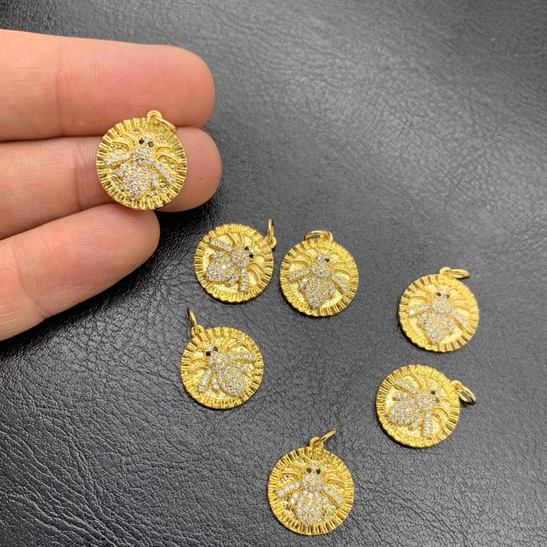 MC131D - BEE MEDAL WITH ZIRCONS