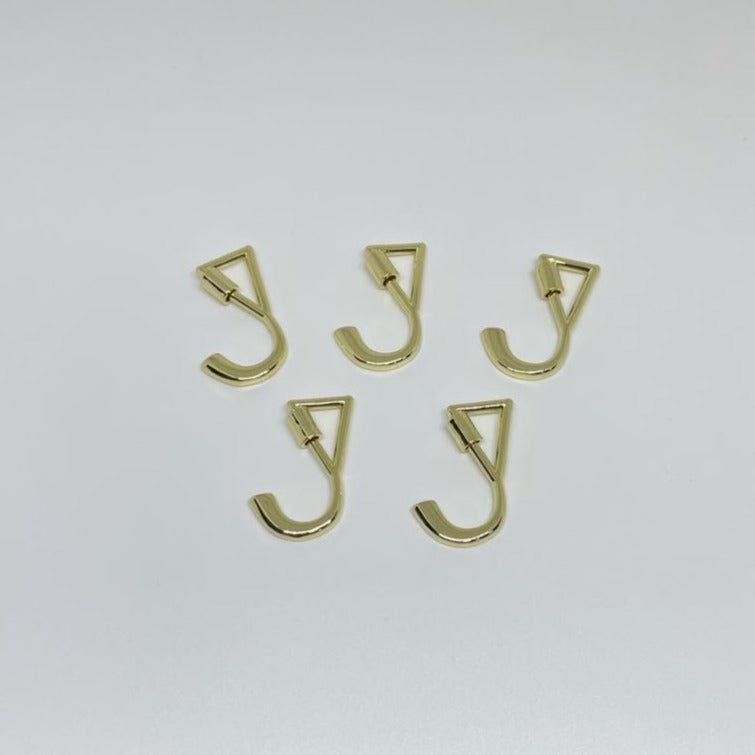 BR01 - BROCHES FORMA DE LETRA