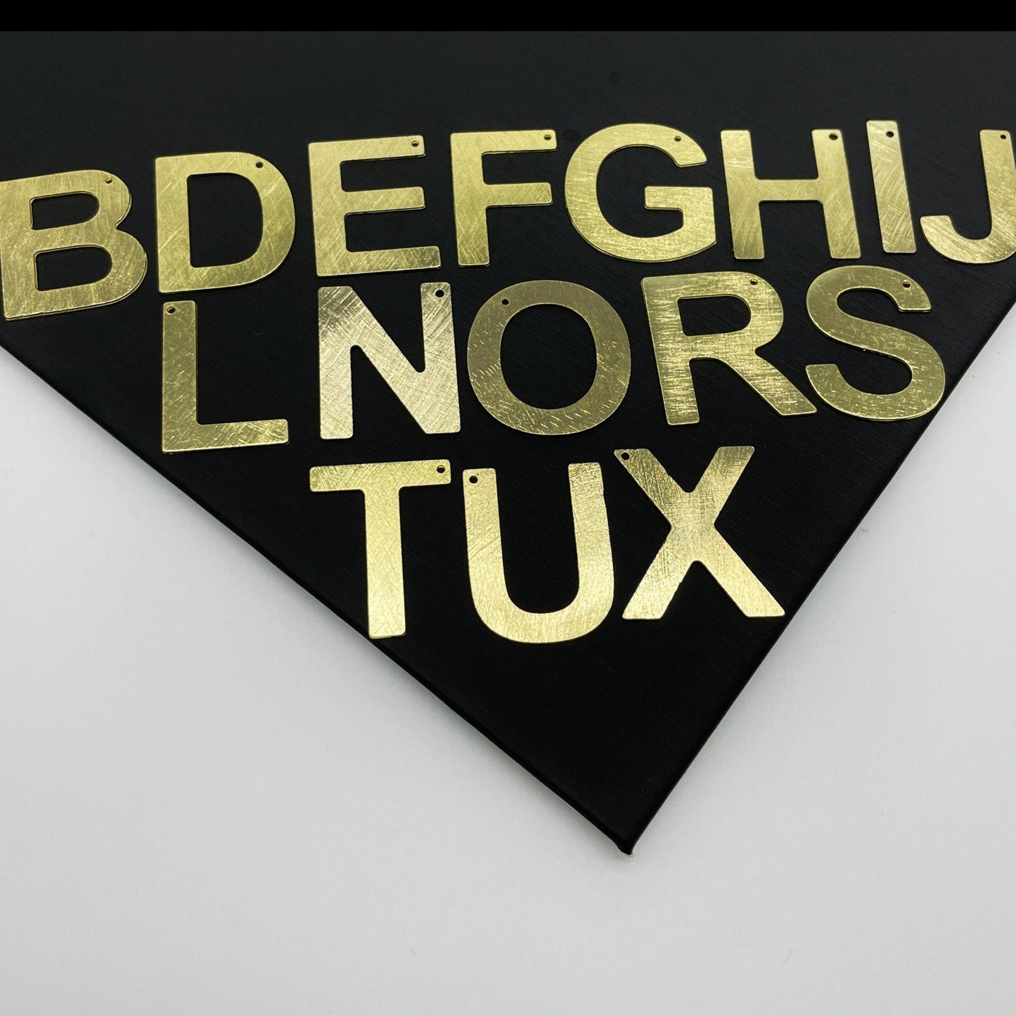 MLD08 - LETRAS LIJADAS 30 MM