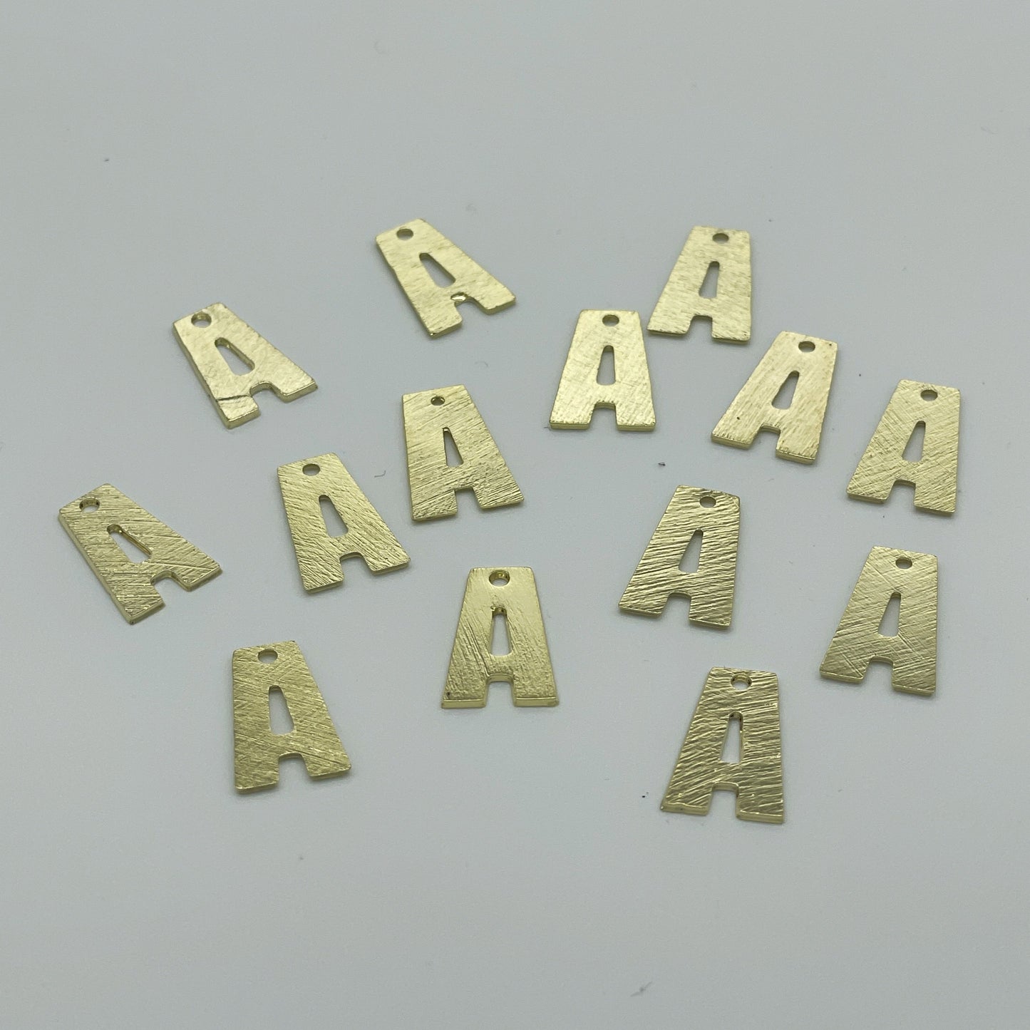 MLD01 - LETRAS MEDIANAS 15 x 9 MM