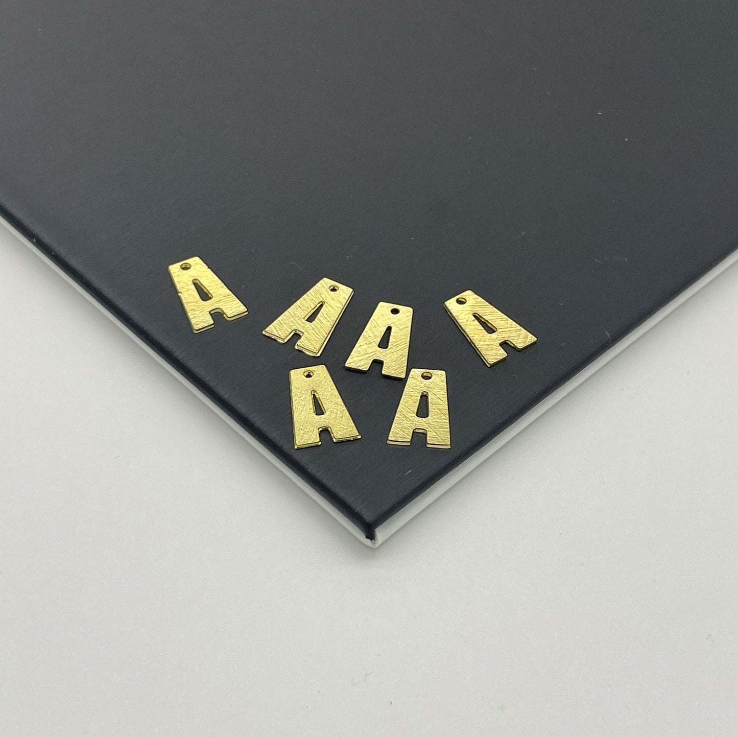 MLD01 - LETRAS MEDIANAS 15 x 9 MM