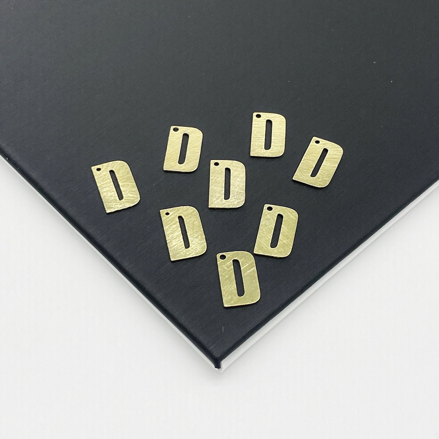 MLD01 - LETRAS MEDIANAS 15 x 9 MM