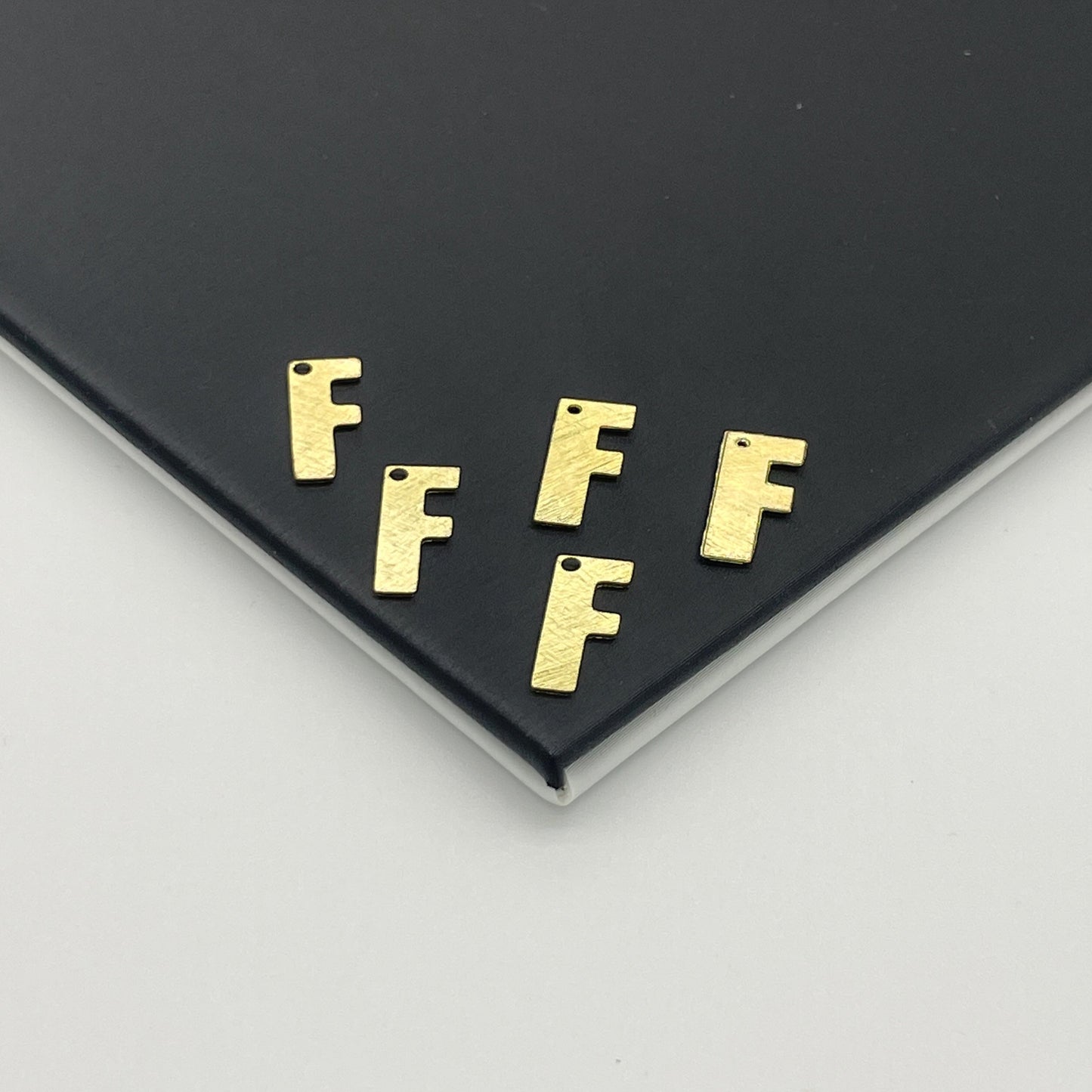 MLD01 - LETRAS MEDIANAS 15 x 9 MM