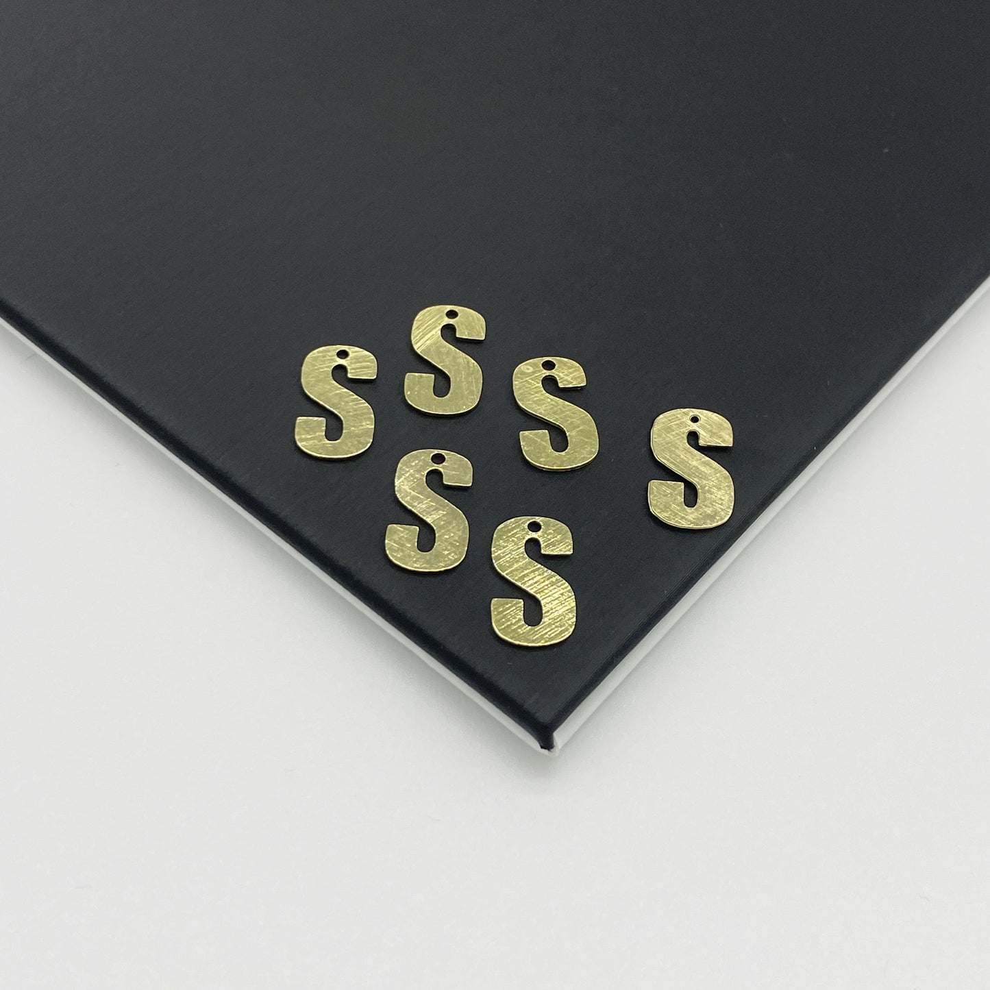 MLD01 - LETRAS MEDIANAS 15 x 9 MM