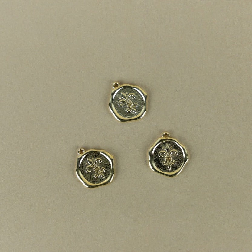 M119D - FLEUR DE LIS MEDAL
