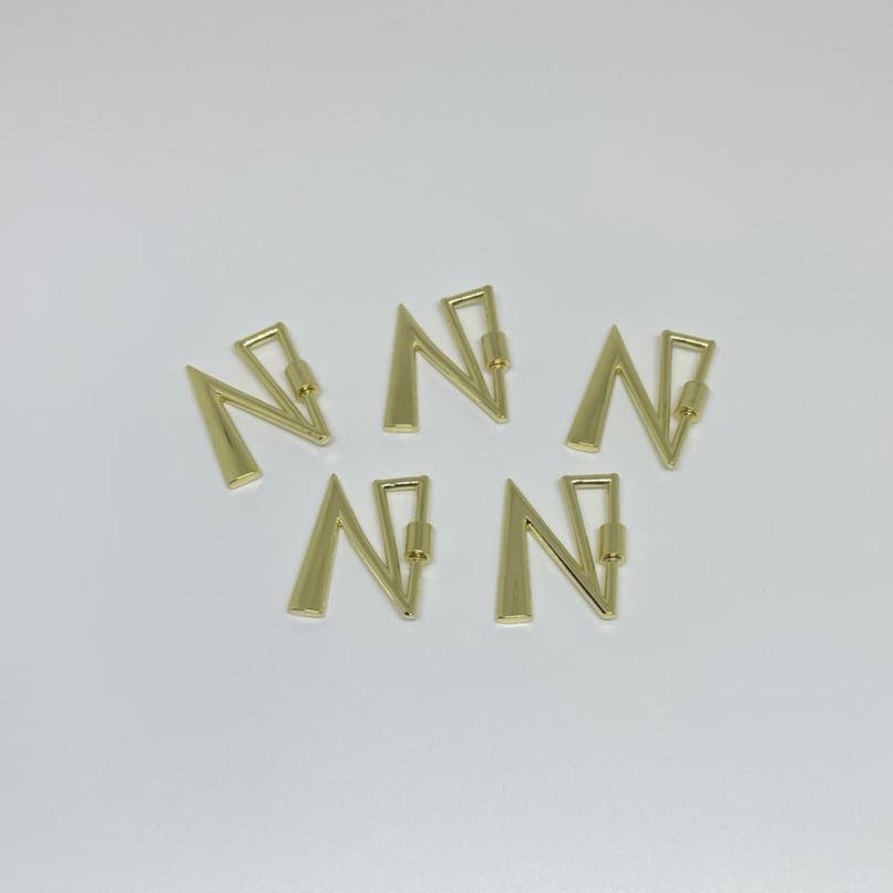 BR01 - BROCHES FORMA DE LETRA