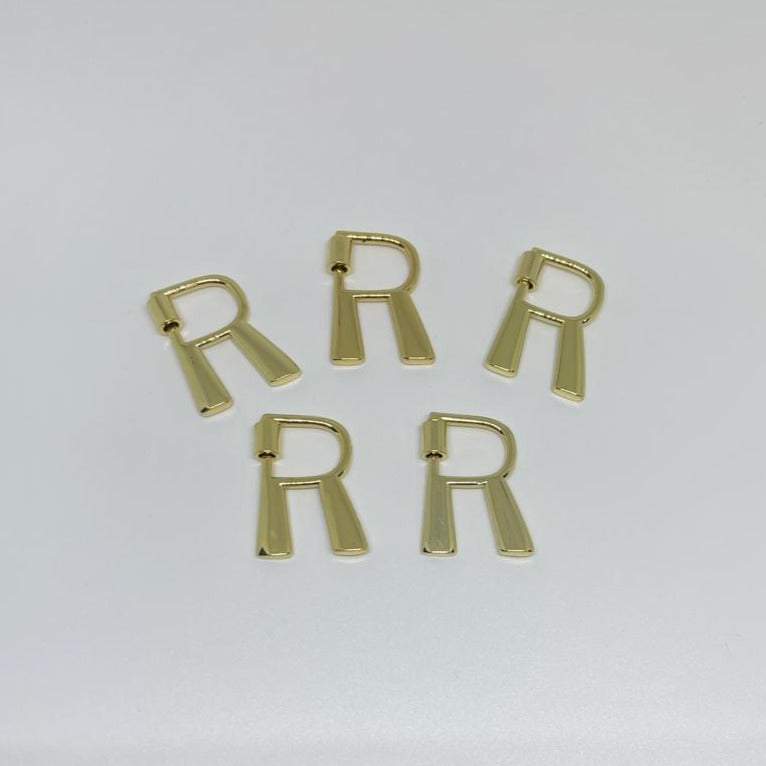 BR01 - BROCHES FORMA DE LETRA