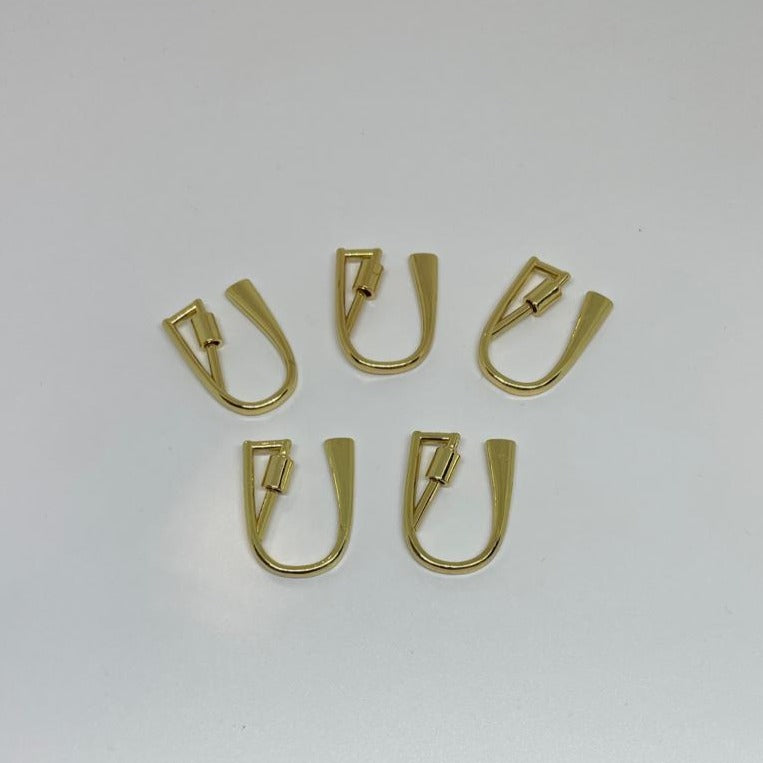 BR01 - BROCHES FORMA DE LETRA