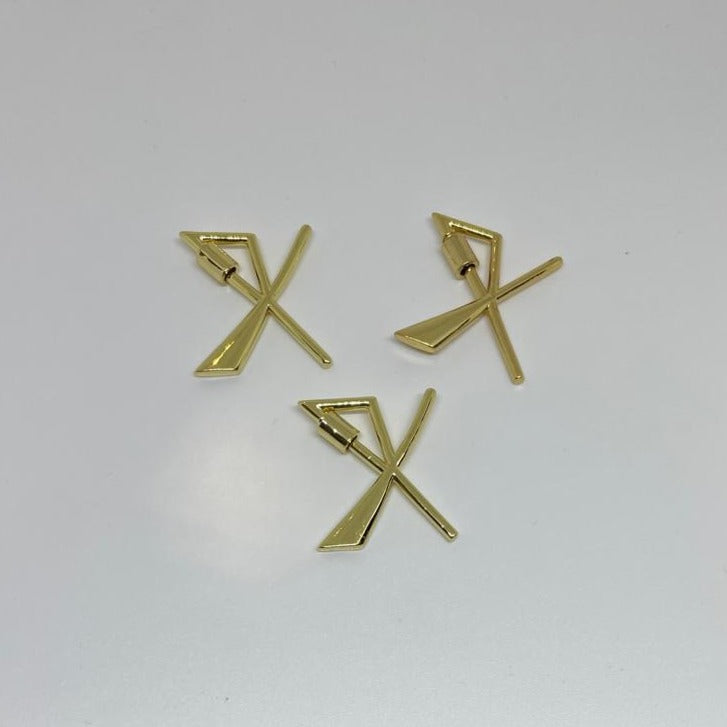 BR01 - BROCHES FORMA DE LETRA